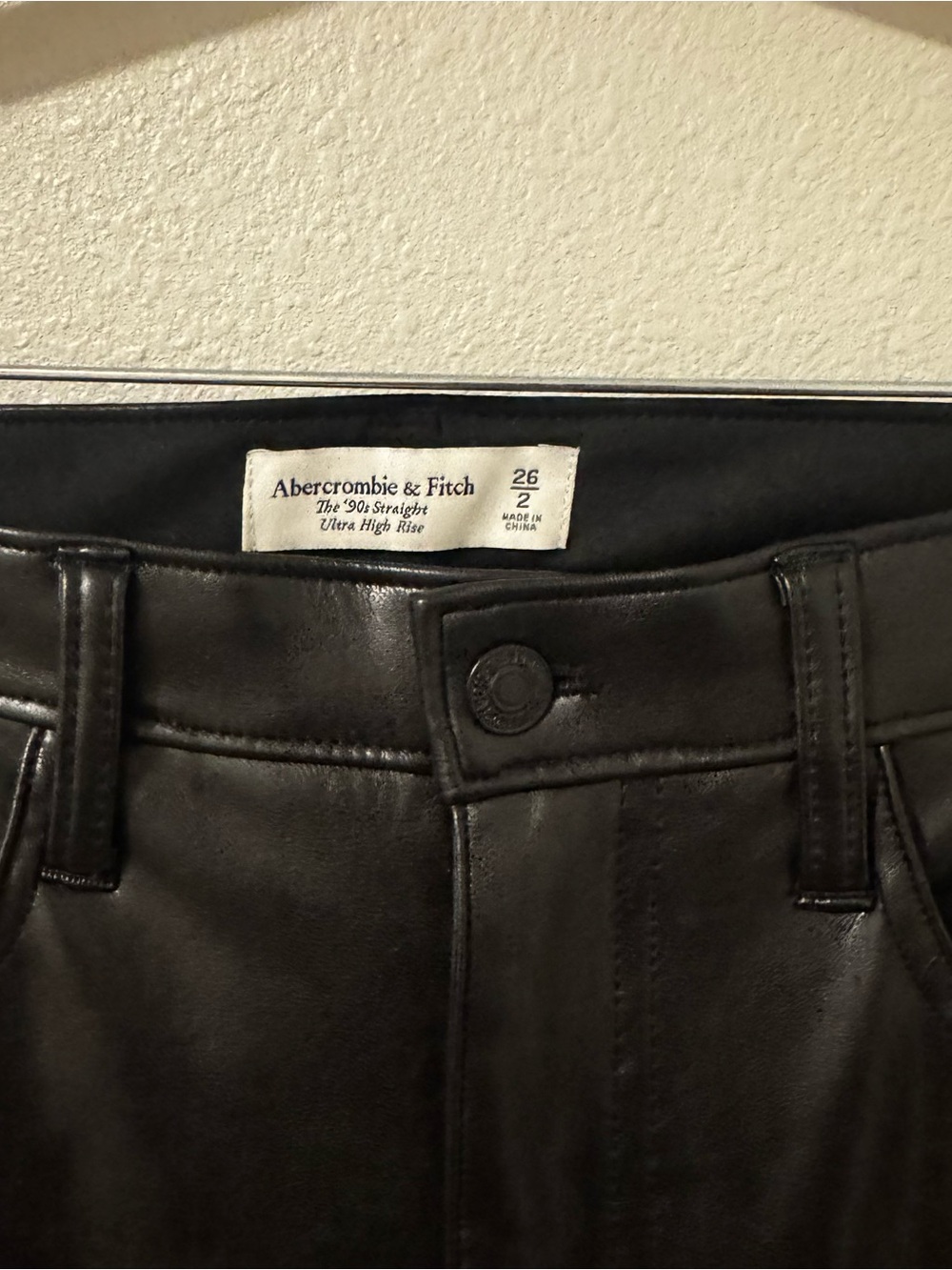 Abercrombie & Fitch Faux Leather 90s Straight Ultra High Rise Curve Love Size 2 - Picture 2 of 4